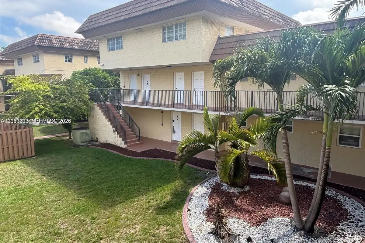8500 SW 109th Ave #6-211, Miami: photo 1 of 14