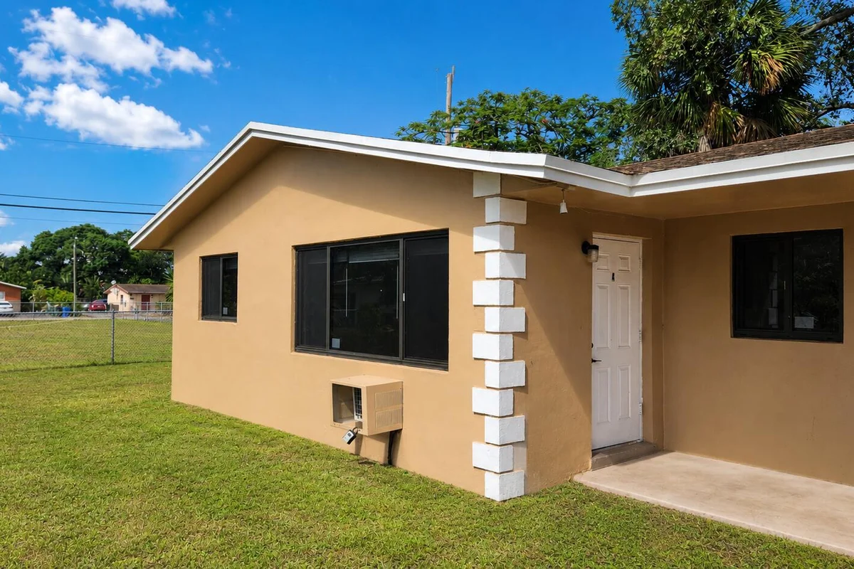 435 NW 41st St #4, Oakland Park: photo 1 of 14