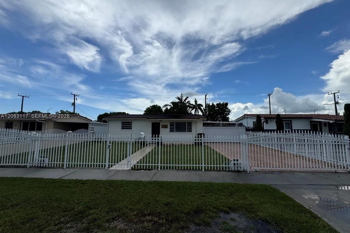 1160 W 33rd Pl, Hialeah: photo 1 of 29