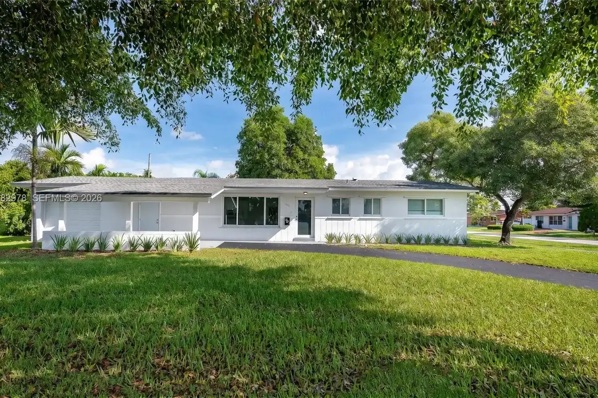 10441 SW 46th Ter, Miami: photo 1 of 20