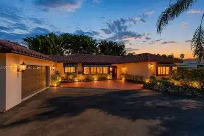 2533 NE 35th Dr, Fort Lauderdale: photo 1 of 45