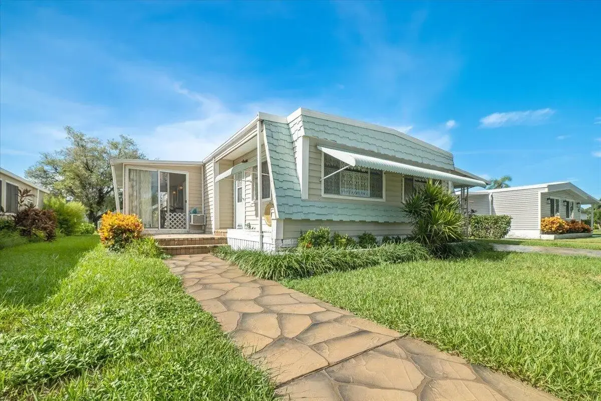 132 NW 53rd Pl, Deerfield Beach: photo 1 of 85