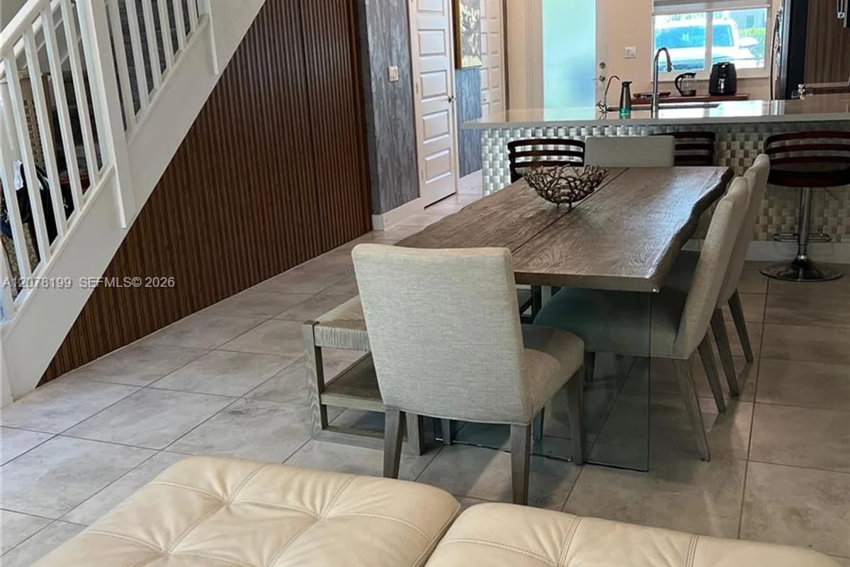 6421 NW 102nd Path #101, Doral: photo 1 of 13