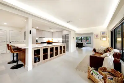 220 NE 105th St, Miami Shores: photo 1 of 23
