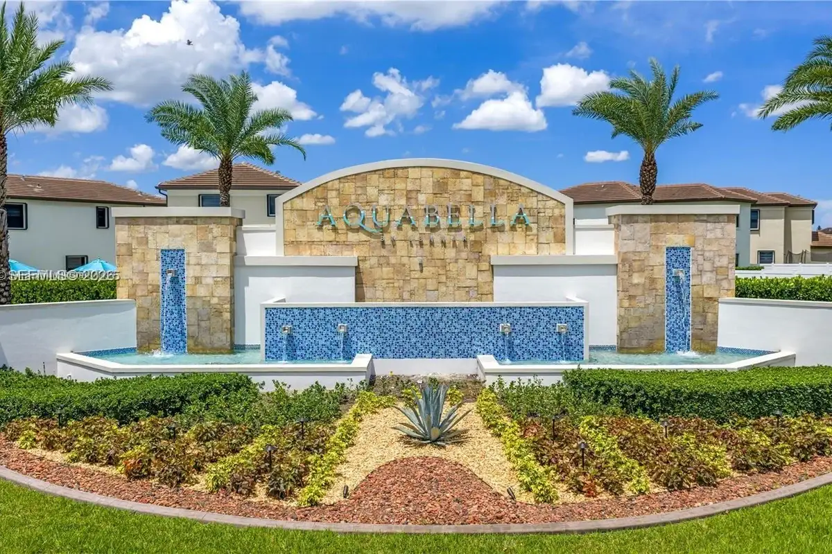 3328 W 114th Ter, Hialeah: photo 1 of 21