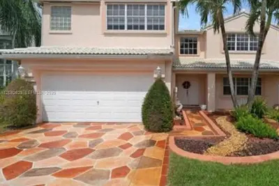 10151 SW 9th Ln, Pembroke Pines: photo 1 of 21