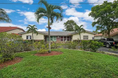 11041 NW 39th St, Coral Springs: photo 1 of 21