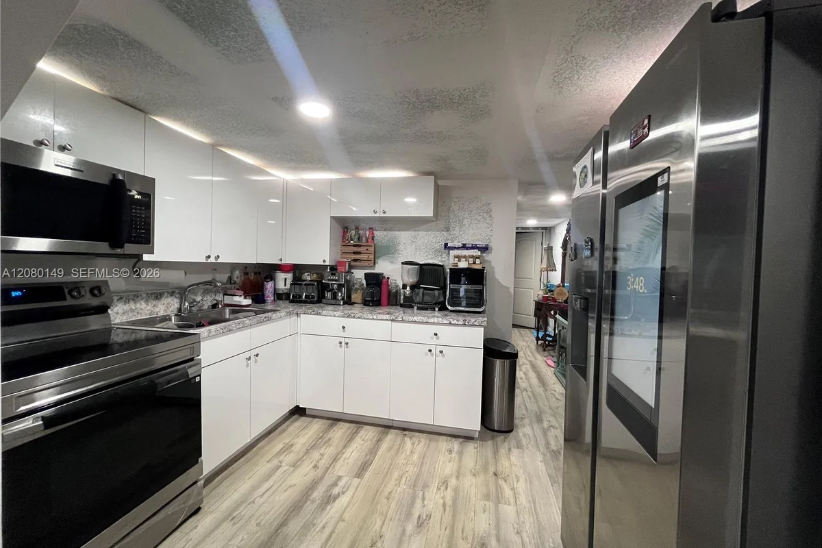 19900 NW 37th Ave, Miami Gardens: photo 1 of 9