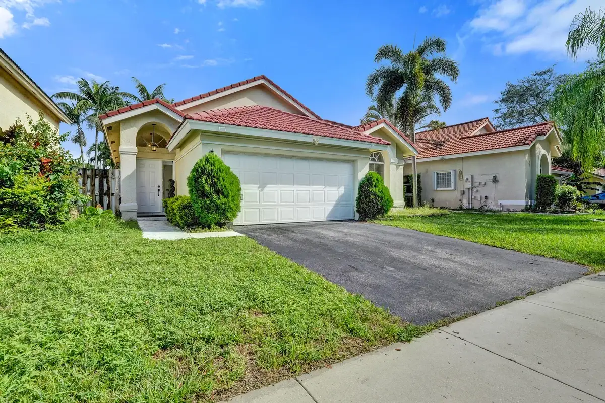 6965 NW 29th Ct, Margate: photo 1 of 29