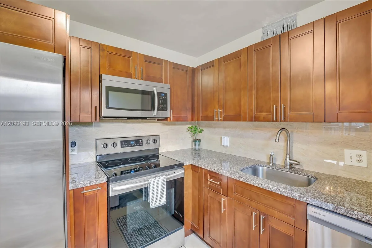 150 SW 134th Way #304R, Pembroke Pines: photo 1 of 26