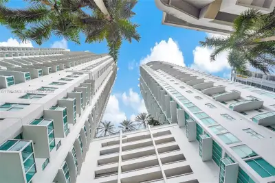 41 SE 5th St #417, Miami: photo 1 of 35