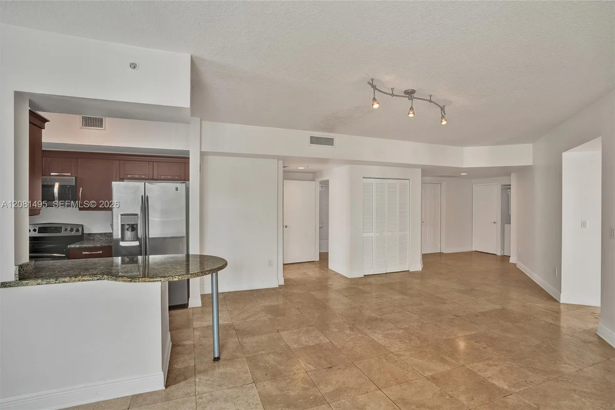 7275 SW 90th St #C410, Miami: photo 1 of 25