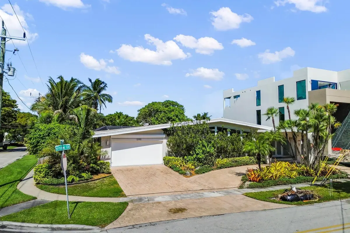 12990 Keystone Ter, North Miami: photo 1 of 45