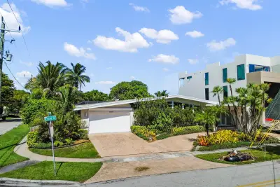 12990 Keystone Ter, North Miami: photo 1 of 45
