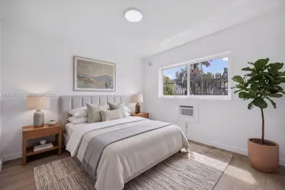 60 NW 79th St #11, Miami: photo 1 of 29