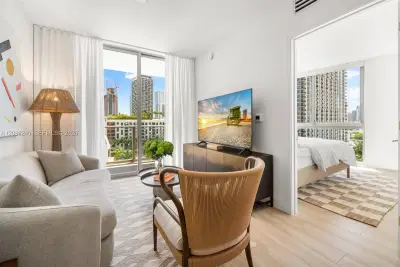 90 NE 32nd St #801, Miami: photo 1 of 23