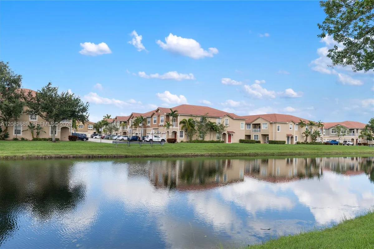 5741 Isles Cir, Tamarac: photo 1 of 44