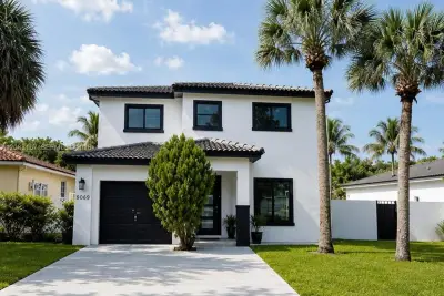 9069 NW 193rd St, Hialeah: photo 1 of 18