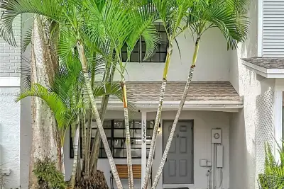 10554 NW 3rd St, Pembroke Pines: photo 1 of 28