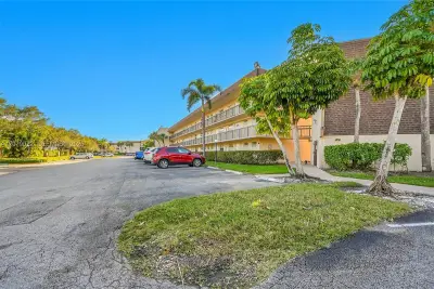 1801 NW 75th Ave #305, Plantation: photo 1 of 11