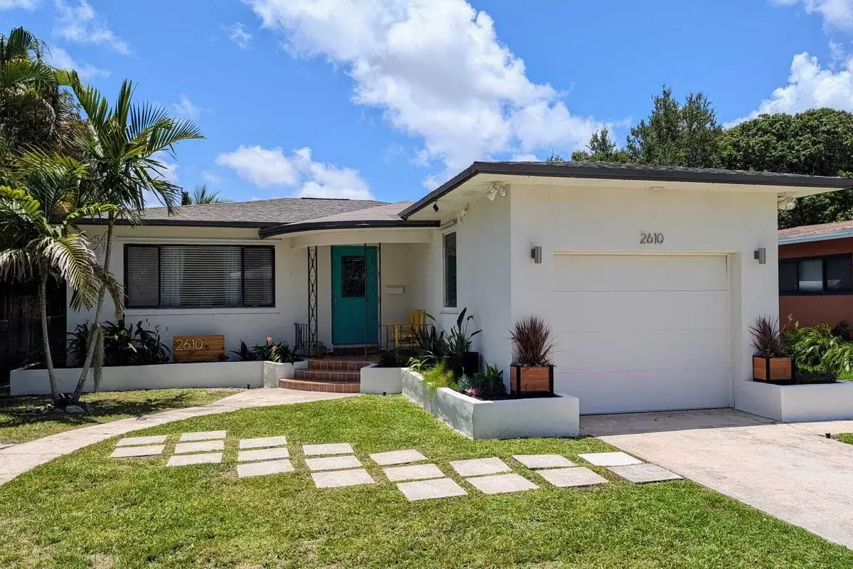 2610 Taylor St, Hollywood: photo 1 of 18