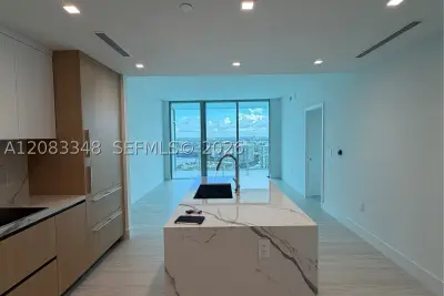 2411 Laguna Cir #2307, North Miami: photo 1 of 34