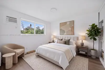 60 NW 79th St #24, Miami: photo 1 of 27