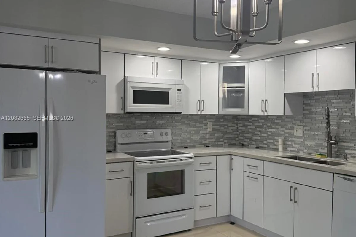 8650 SW 133rd Ave Rd #211, Miami: photo 1 of 25