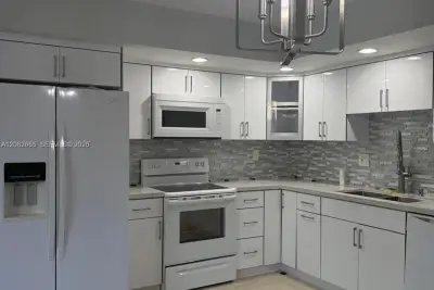 8650 SW 133rd Ave Rd #211, Miami: photo 1 of 25