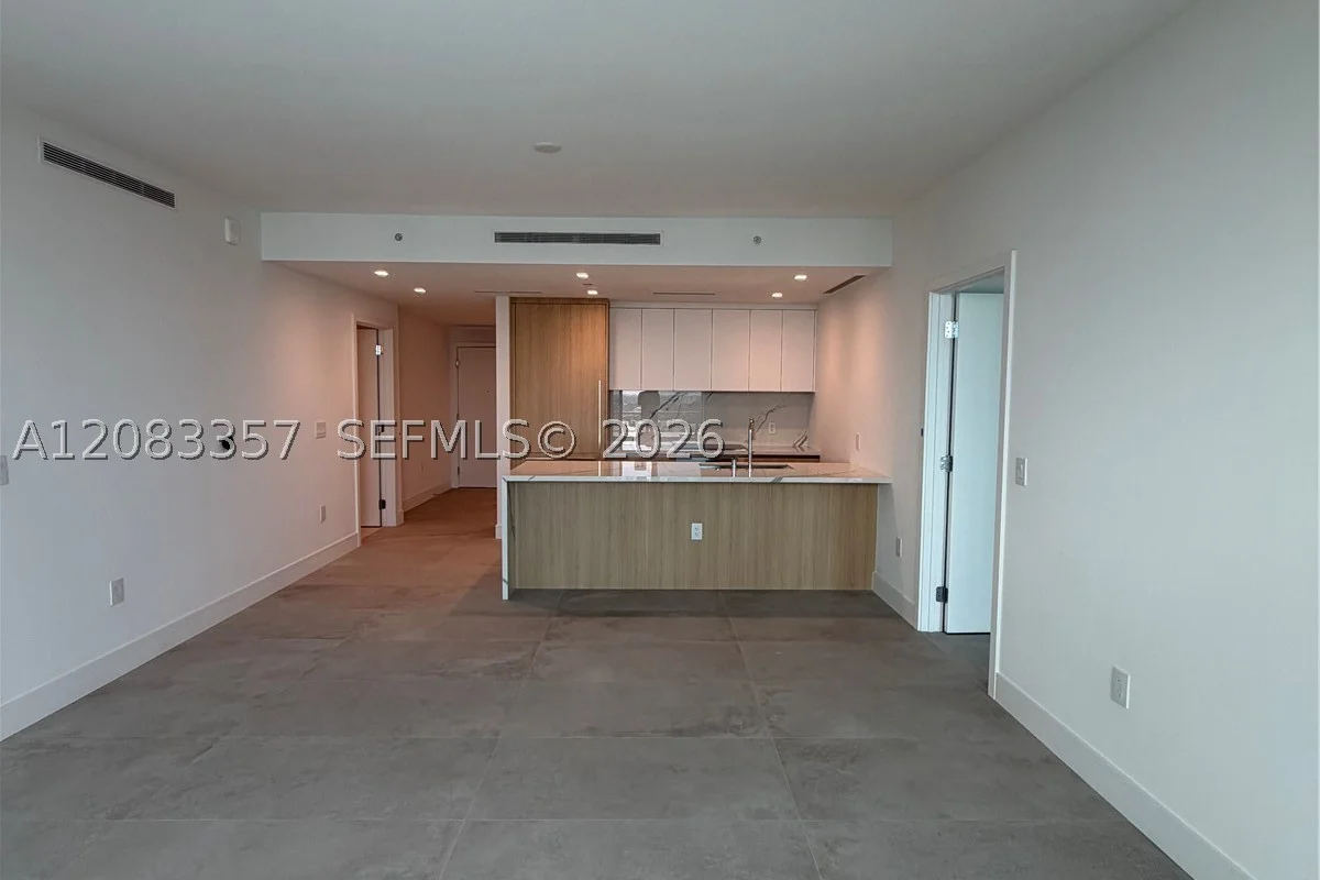 2411 Laguna Cir #2508, North Miami: photo 1 of 37