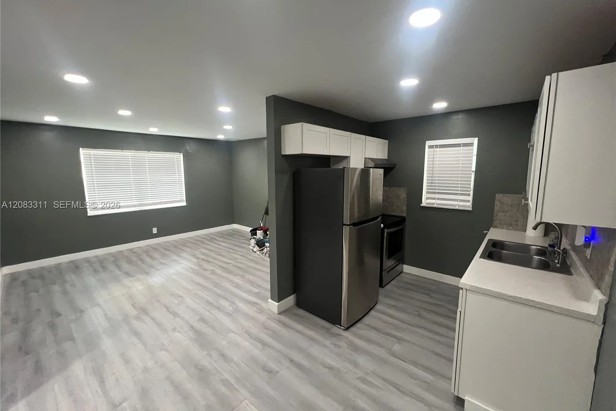 30 SE 4th Ave #106, Hallandale Beach: photo 1 of 22
