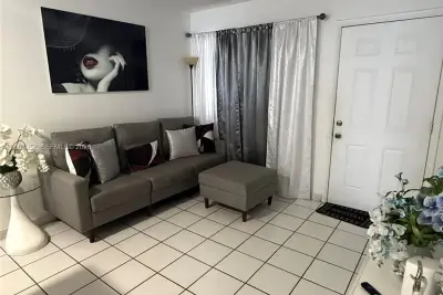 5420 W 21st Ct #211, Hialeah: photo 1 of 23