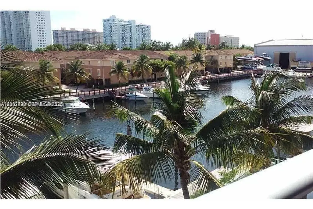 2950 NE 188th St #304, Aventura: photo 1 of 22