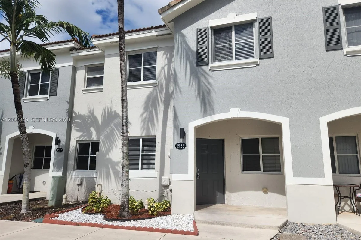1525 SE 31st Ct, Homestead: photo 1 of 22