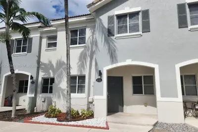 1525 SE 31st Ct, Homestead: photo 1 of 22