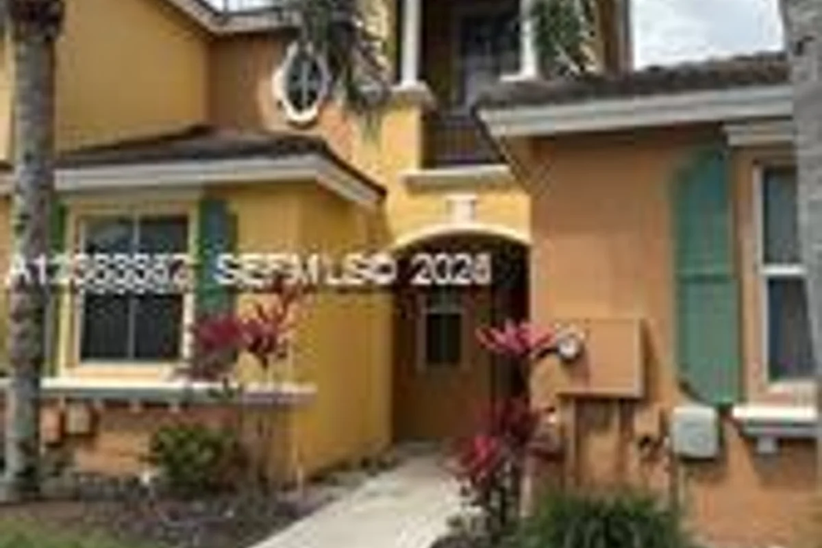 1040 NE 42nd Pl, Homestead: photo 1 of 11