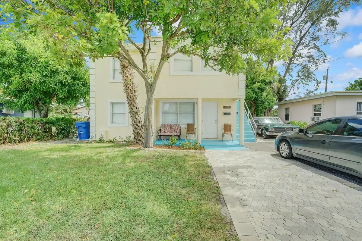 1225 W 10th St, Riviera Beach: photo 1 of 27