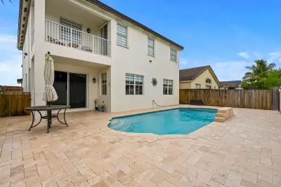 15541 SW 21st Ter, Miami: photo 1 of 59