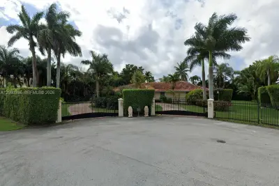 7080 SW 98th Ave, Miami: photo 1 of 42