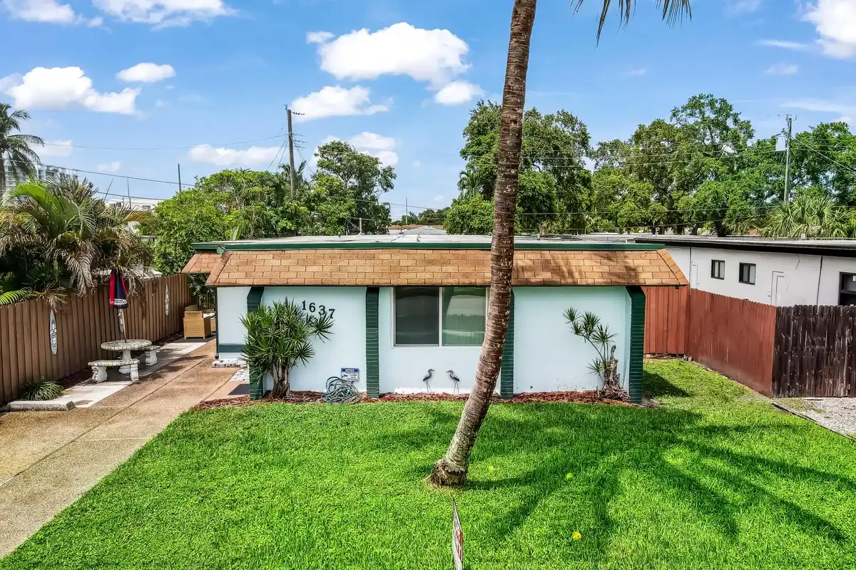 1637 Taft St, Hollywood: photo 1 of 30