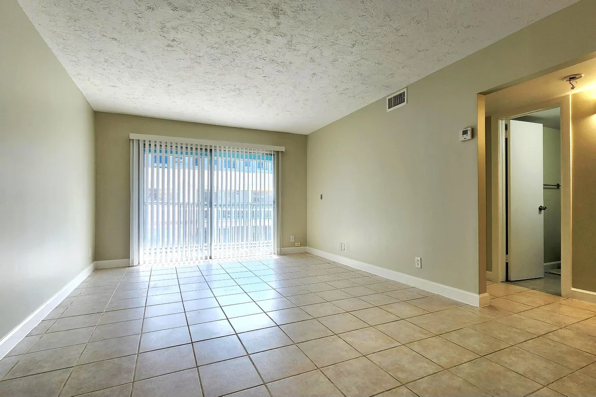 1501 Crescent Cir #D36, Lake Park: photo 1 of 16