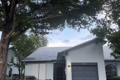 8204 NW 100th Ln, Tamarac: photo 1 of 25