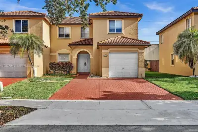 13949 N Forest Oak Cir, Davie: photo 1 of 33
