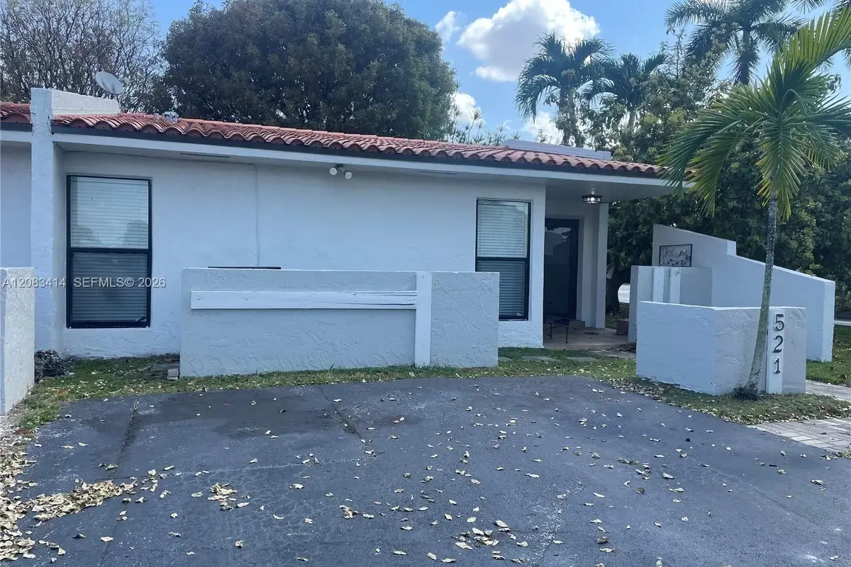 521 SW 93rd Ct, Miami: photo 1 of 6