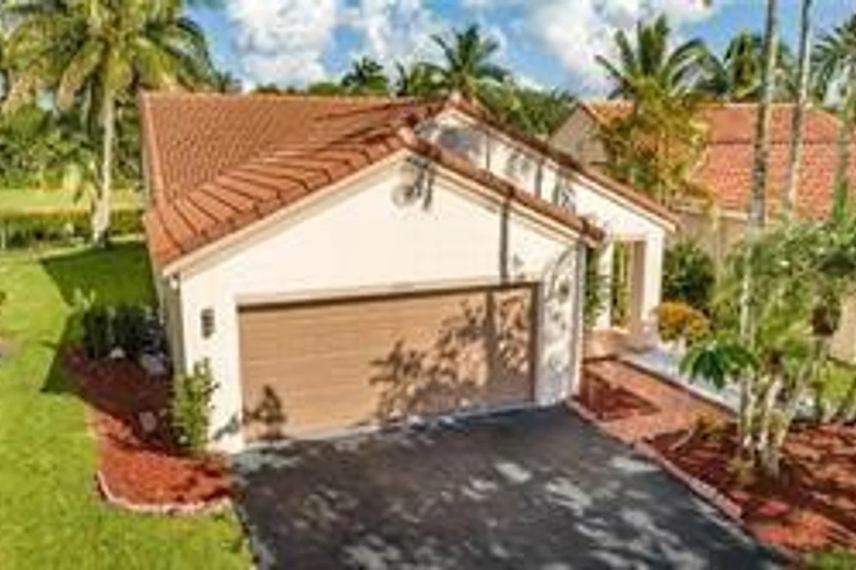 1321 Majesty Ter, Weston: photo 1 of 22