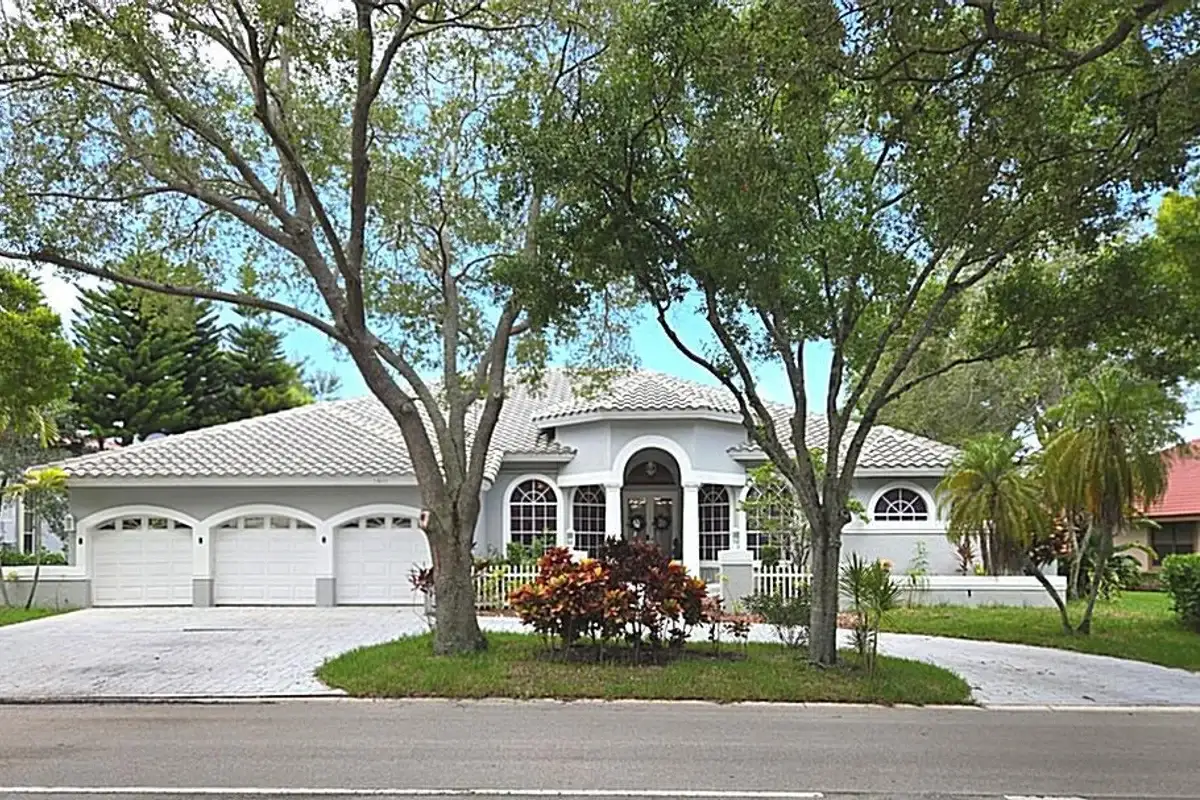 1811 Eagle Trace Blvd W, Coral Springs: photo 1 of 46