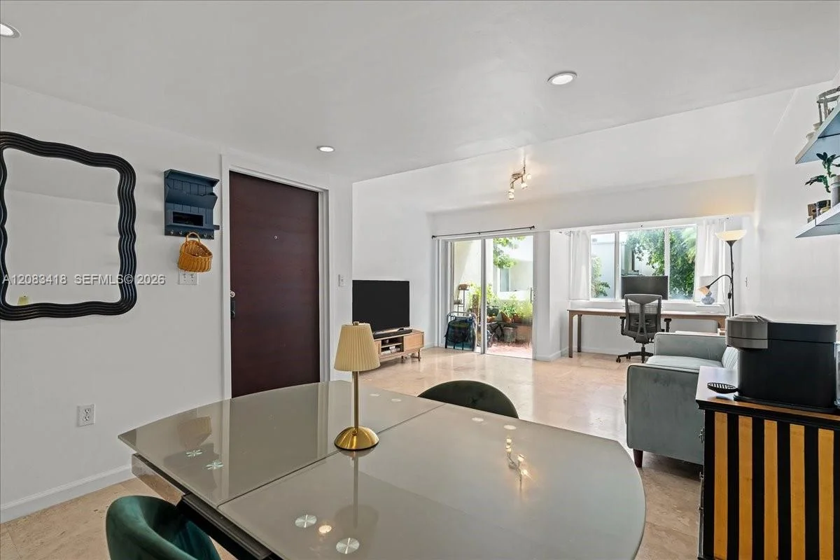 1914 SW 17th Ave #24, Miami: photo 1 of 22