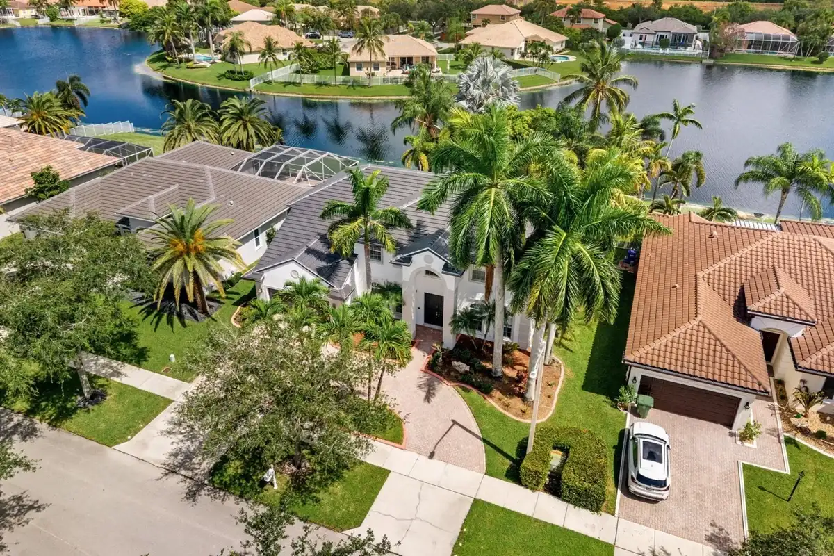 16363 Segovia Cir S, Pembroke Pines: photo 1 of 63