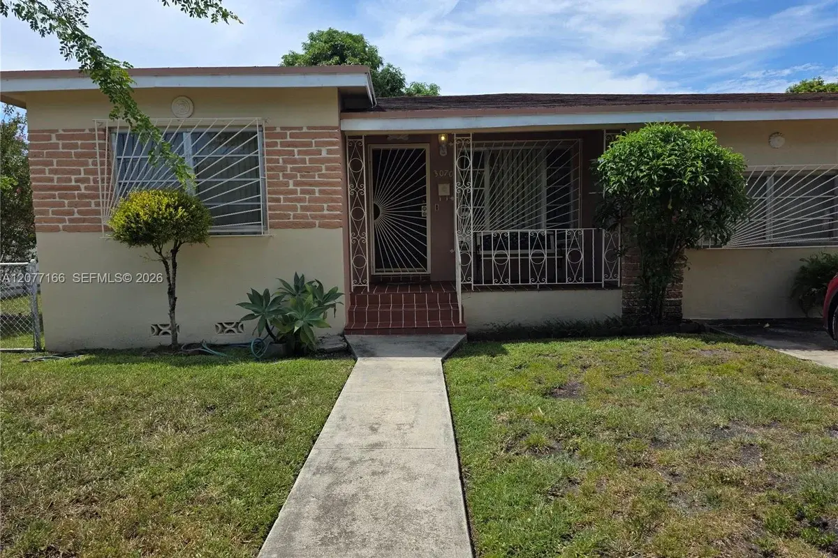 3070 NW 6th St, Miami: photo 1 of 25