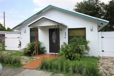 206 SW 2nd Ter, Dania Beach: photo 1 of 20